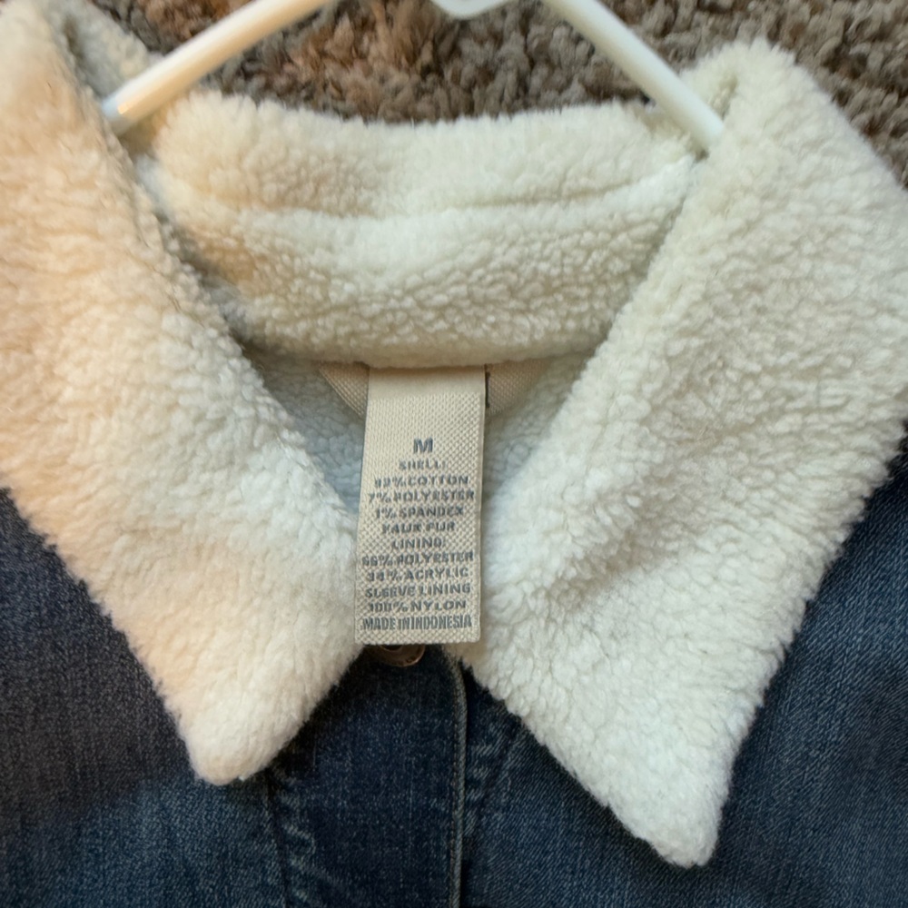 Duluth Trading Co. Women's Sherpa Lined Denim Jacket - Picture 5 of 6